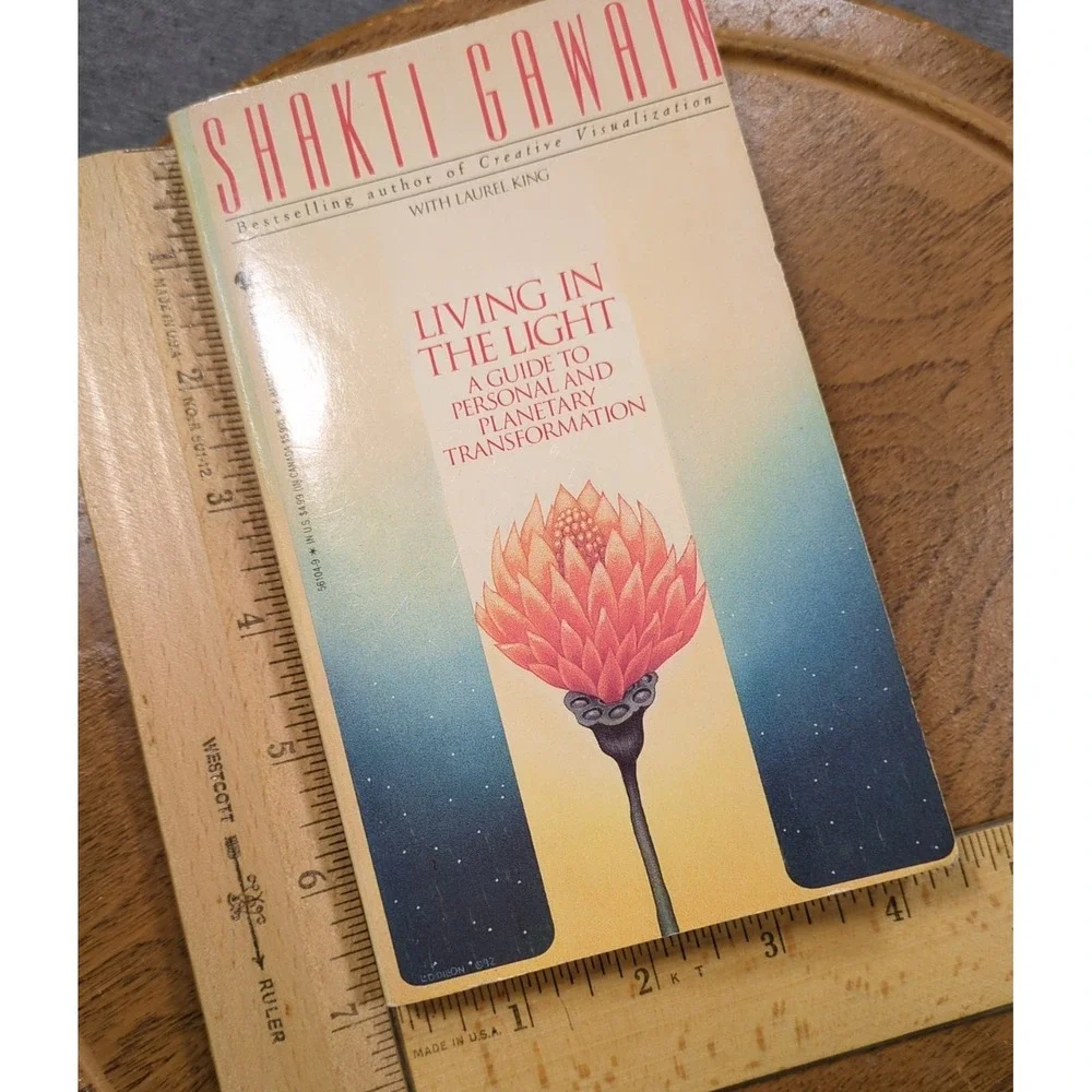1993 Living In The Light‎ Shakti Gawain VTG Bantam Books Paperback 1st Printing